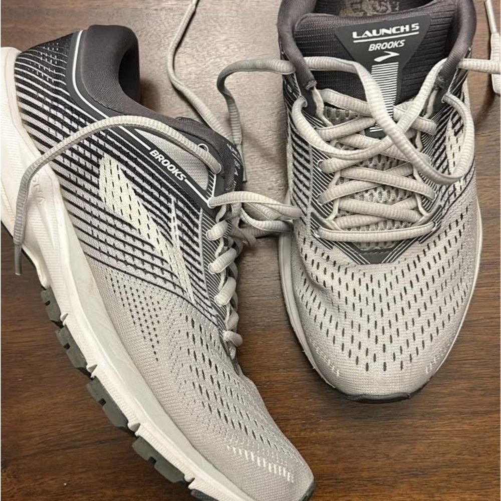 Brooks Launch 5 Gray Running Shoes